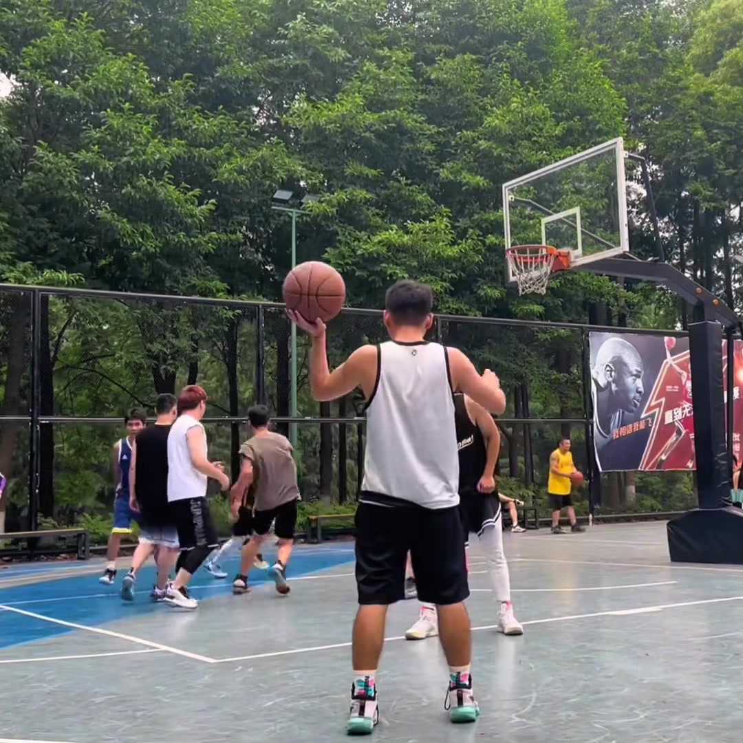 有一说一全中国没几个人可以防住他得靠文班来了 有一说一全中国没几个人可以防住他得靠文班来了